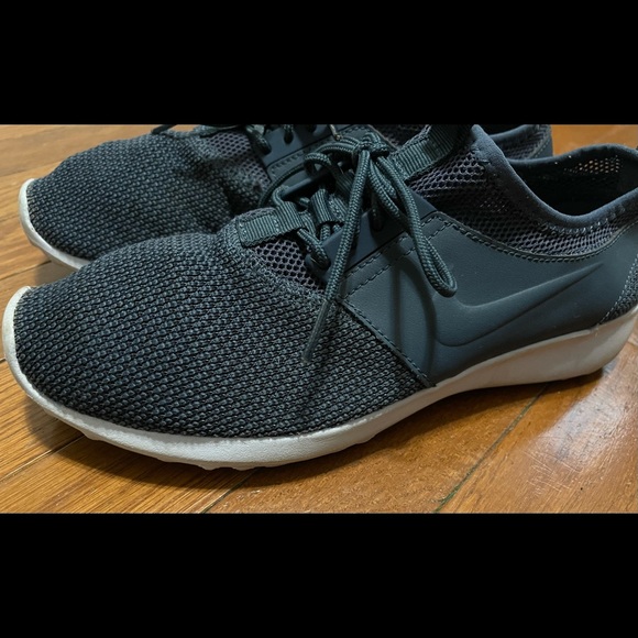 Nike 9 1/2 - Picture 2 of 4